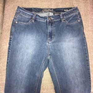 EUC David Bitton Mid Rise Jeans Size 10.